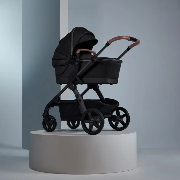 Silver Cross Wave 3 Liquorice (Pre Order mid December)
