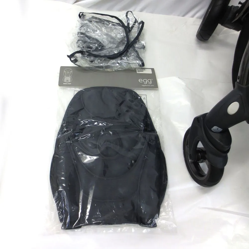 The egg Stroller - Quantum Grey with Gunmetal Chassis (Floor Model)
